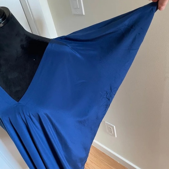 Vince 100% Silk Blue V-Neck Wide Sleeve Mini Length Dress EUC Size Small - Picture 5 of 9